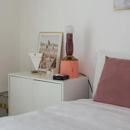 Comodo Vicino A Stazione Centrale - Brianza Master Guest Apartment